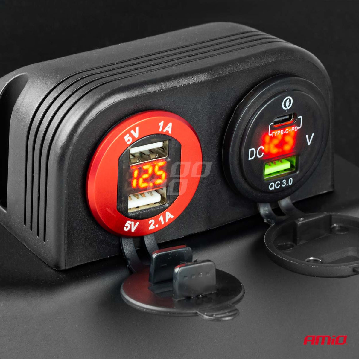 CHARGEUR ETANCHE AVEC VOLTMETRE USB + USB-C AMIO