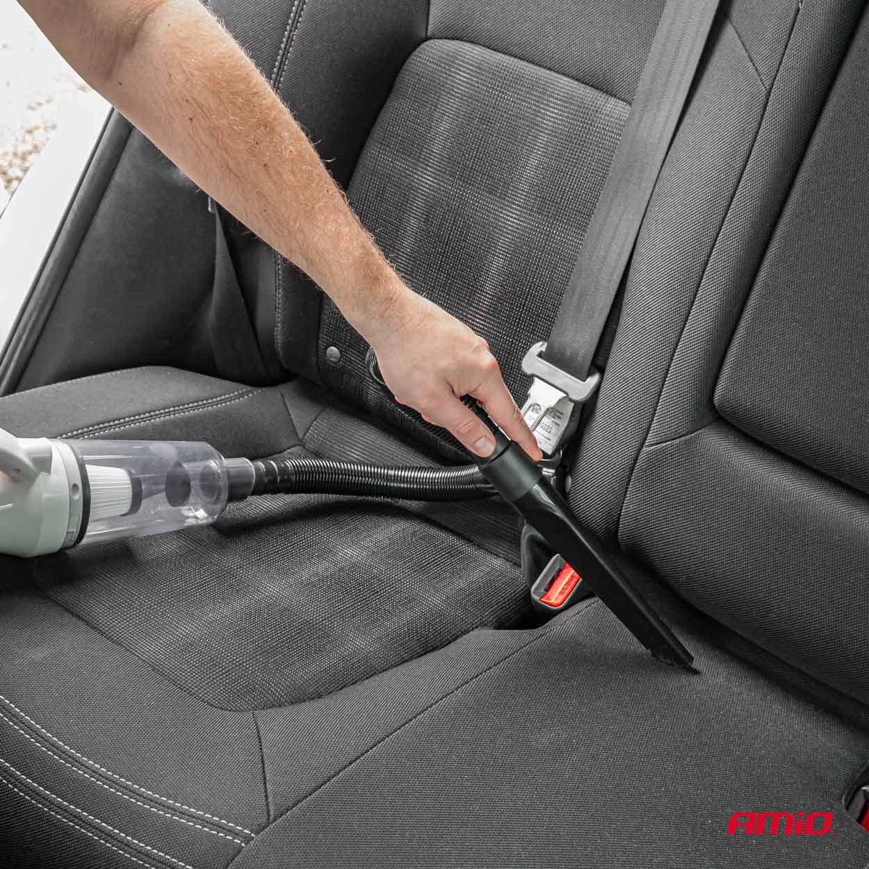 ASPIRATEUR DE VOITURE 12V 60W AVEC EMBOUTS AMIO