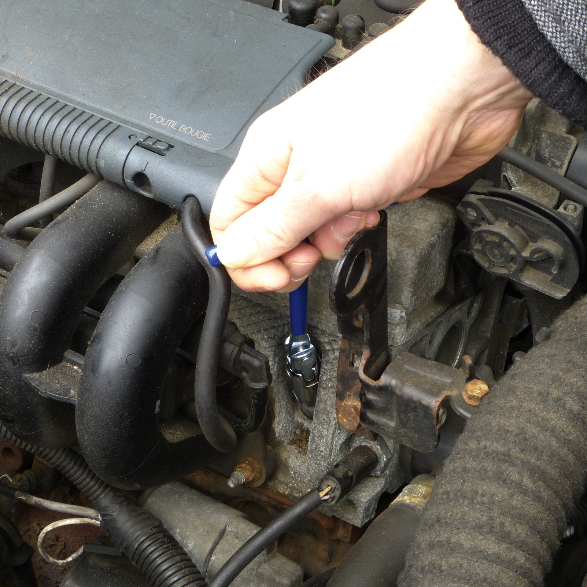 CLE A BOUGIES MODELE EN T 16MM