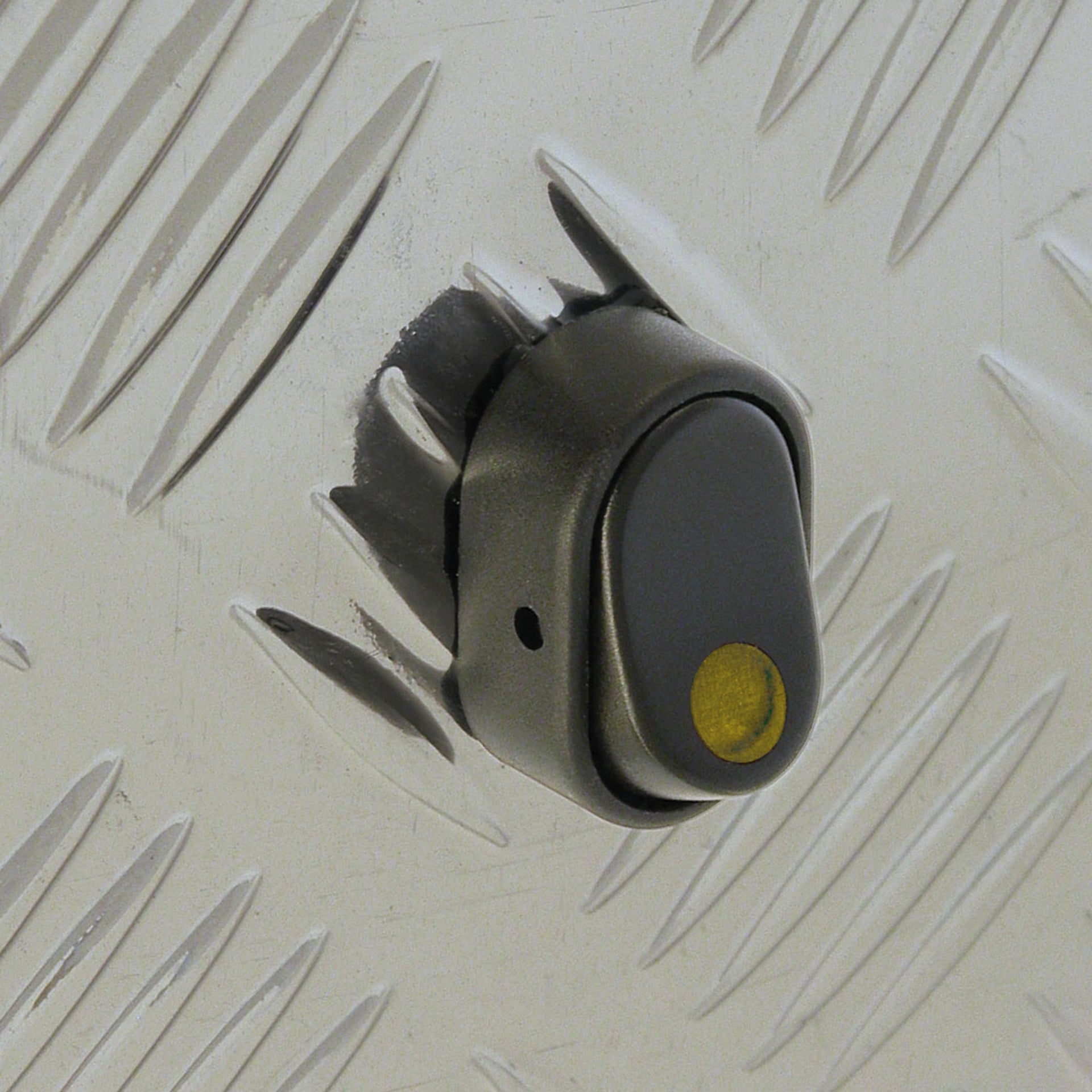 INTERRUPTEUR LED JAUNE 30A 12V