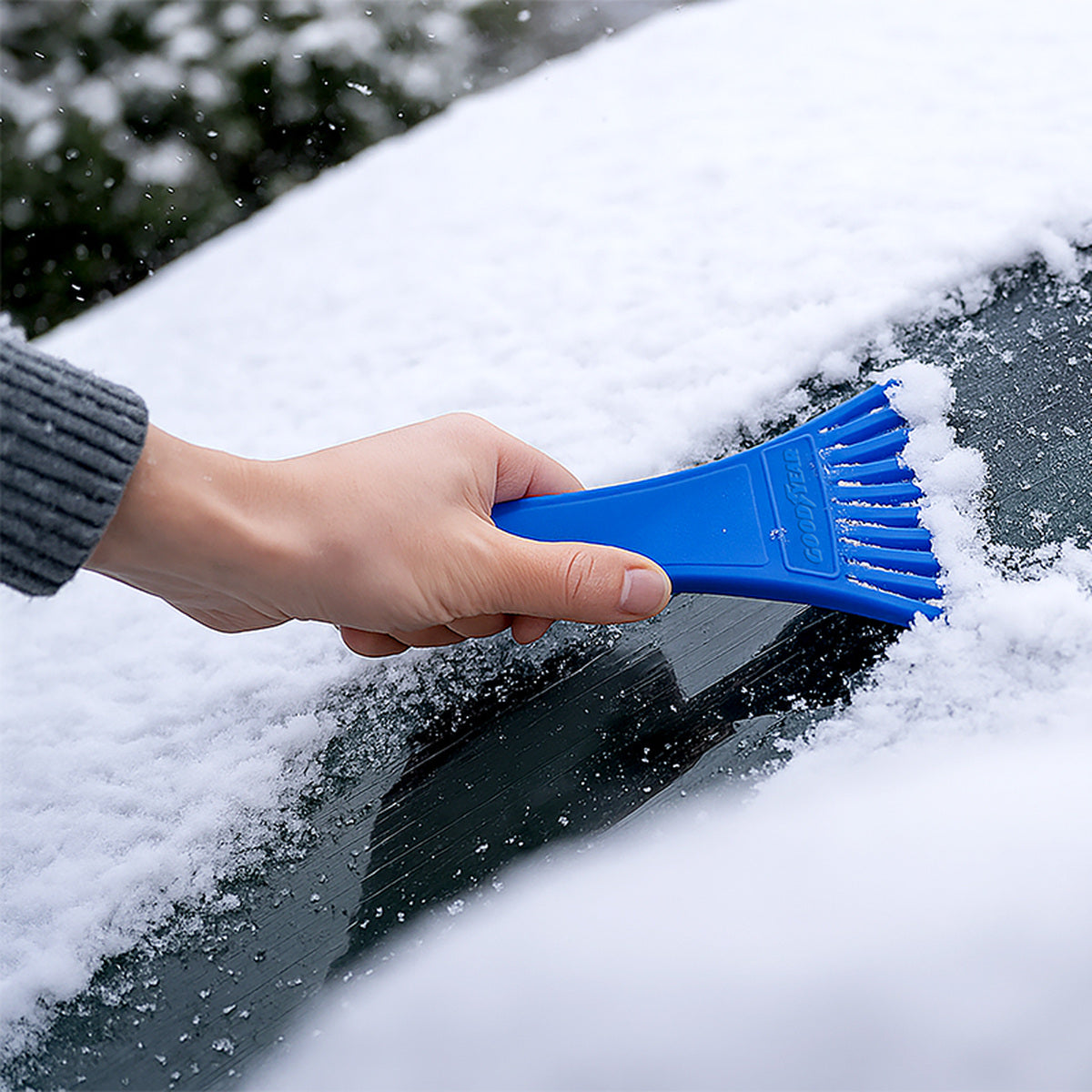 GRATTE-GIVRE (PAR PRESENTOIR 40 PCS) GOODYEAR