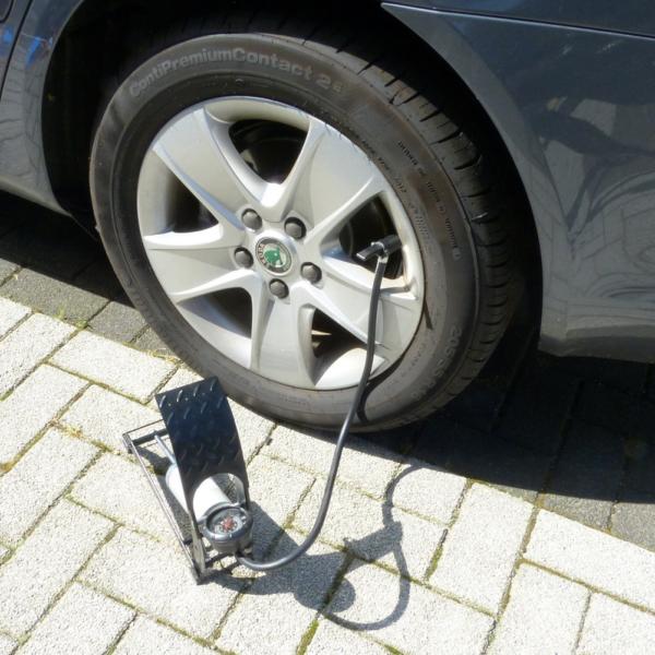 POMPE A PIED SIMPLE CYLINDRE  PREMIUM  MAX. 7BAR TUV/GS